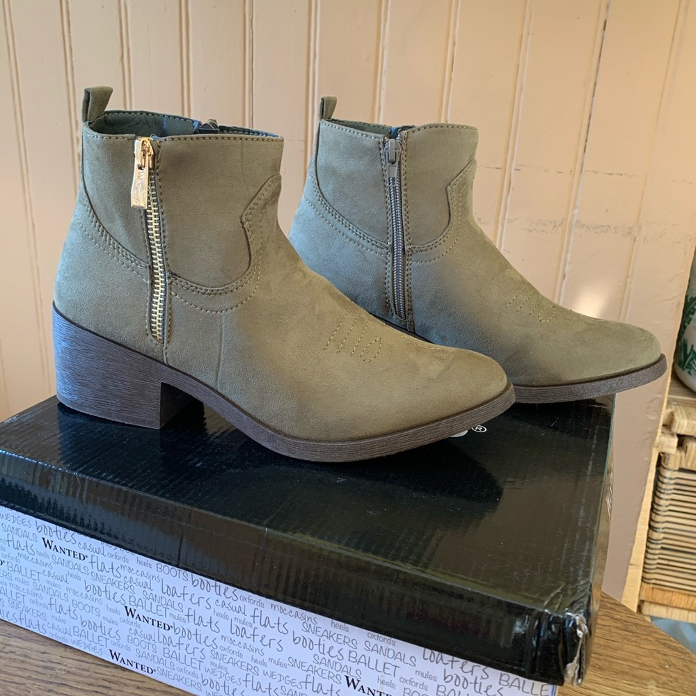 Army green ankle boots size 7